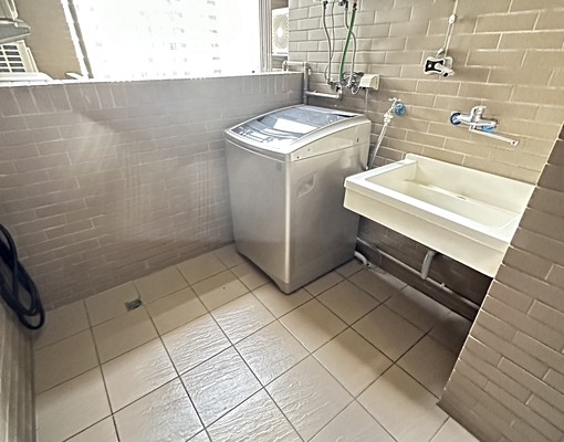 高鐵站可租補👍四房雙車位大空間👍家具電器全配皮箱入住 - Image 5