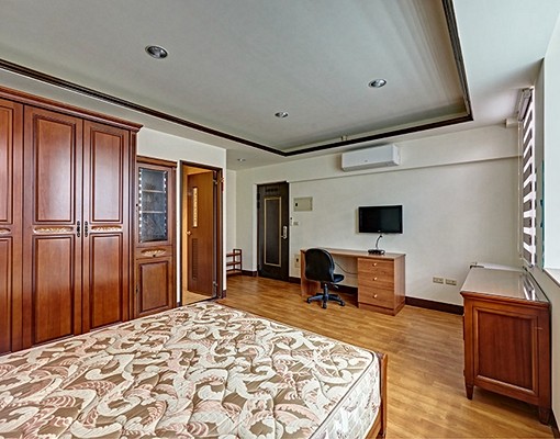 (2樓)採光佳、通風好歐風實木傢俱大套房 - Image 3