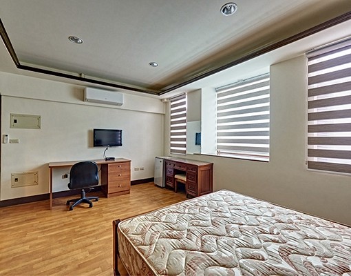 (2樓)採光佳、通風好歐風實木傢俱大套房 - Image 4