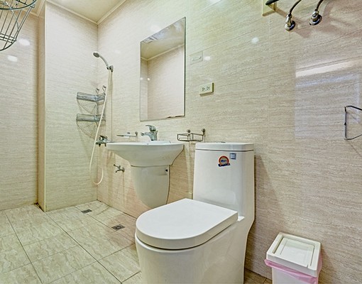 (2樓)採光佳、通風好歐風實木傢俱大套房 - Image 6