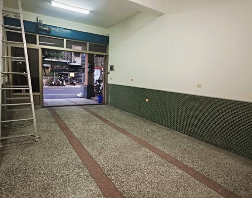 楠梓藍昌面寬4米店住透天4樓 - Image 1