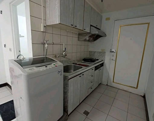 中西區康樂街美食套房附近有停車場 - Image 1