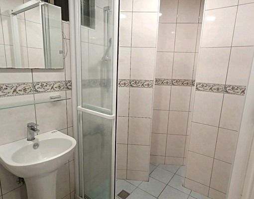 近中正路商圈國光國小可談租補小資族溫馨採光獨立大套房乾濕分離 - Image 10