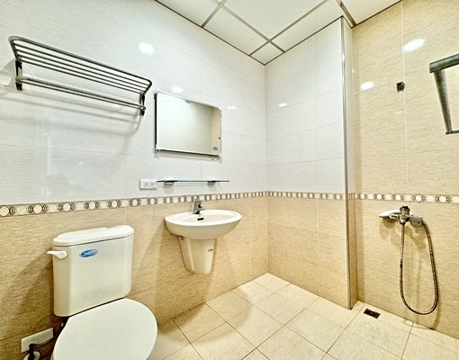 近東海大學🌟超美裝潢🌟陽台獨洗曬‼️可租補‼️ - Image 5