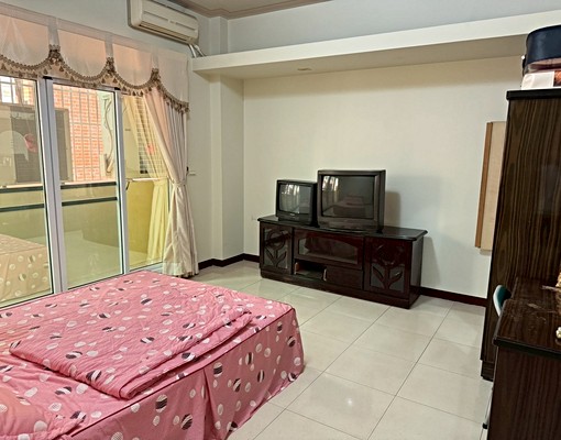 港坪運動公園旁~大坪數透天四樓車庫別墅 - Image 12