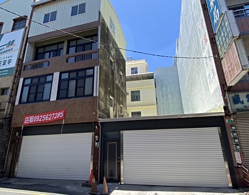 獨棟店面「住商合一」一樓內可停車 - Image 1