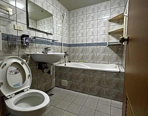 鹽埕三房平車含管可租補請來電洽詢房聊無法及時回覆 - Image 6