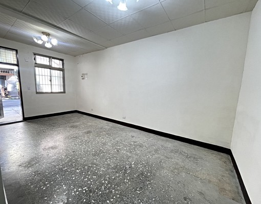 龍岡一樓孝親房門前停車 - Image 3