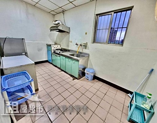 捷運新莊站透天大套房(可租補入籍) - Image 5