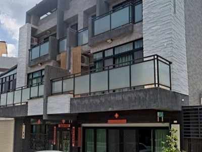 邊間大透天老街旁門口方便停車0913600168李先生