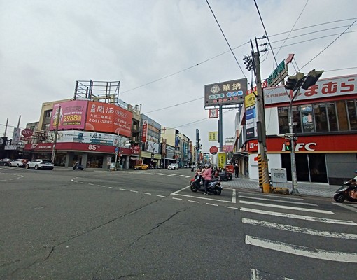 近光榮國中.對面是大里公園.生活機能超棒.可租補 - Image 2