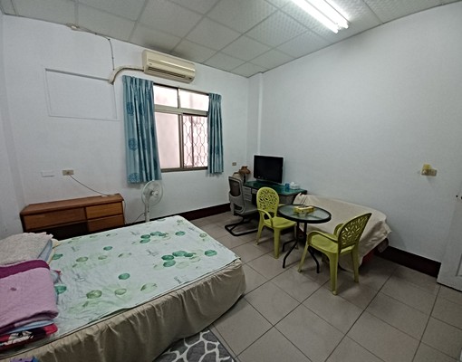 近光榮國中.對面是大里公園.生活機能超棒.可租補 - Image 6