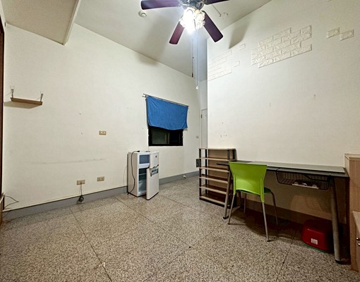 套房可租補/租金含水網路/近巨蛋自由明華 - Image 3