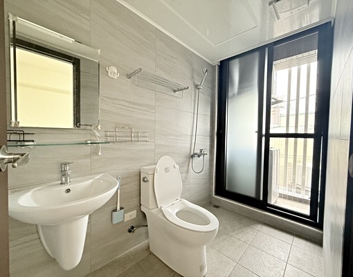 潭子車站、運動公園、勝利夜市✨可租補✨陽台獨洗曬電梯套房 - Image 3