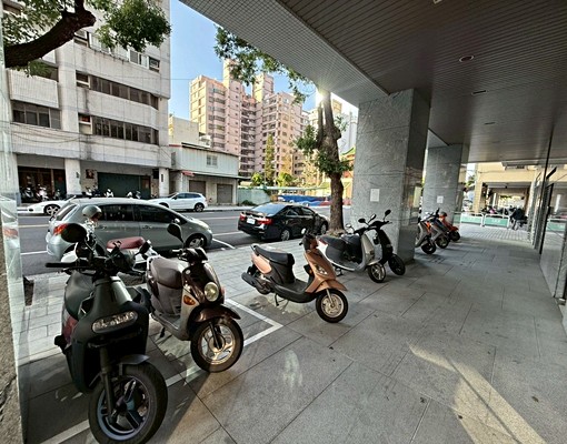 鳳凰真愛邊間兩房附家具含管 - Image 14