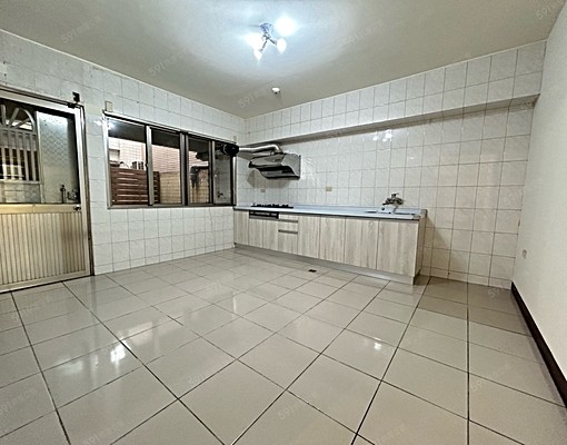 向上市場精誠小北百貨/全新冷氣新裝潢華厦大三房三衛含車可租補 - Image 9