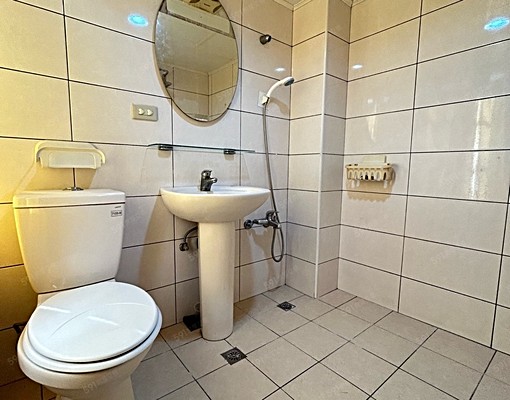 向上市場精誠小北百貨/全新冷氣新裝潢華厦大三房三衛含車可租補 - Image 11