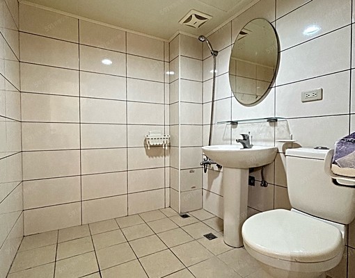 向上市場精誠小北百貨/全新冷氣新裝潢華厦大三房三衛含車可租補 - Image 12