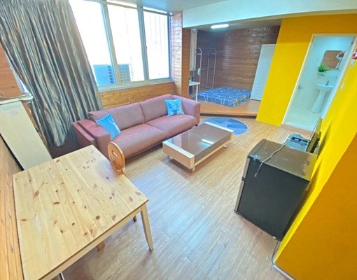 異國獨立套房｜小木屋｜寧靜套房｜藝文人士最愛｜外國人士最愛 - Image 1