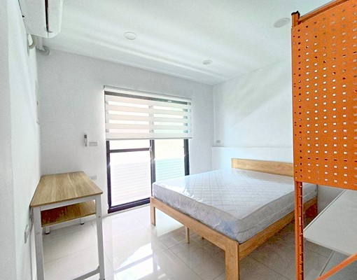 成大台南大學溫馨時尚透天 - Image 1