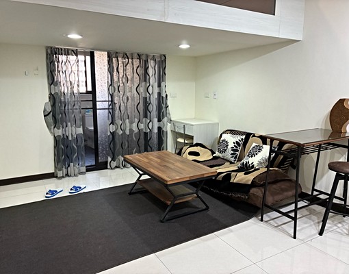 挑高一房一廳7樓含網路TV~獨曬陽台可租補 - Image 14