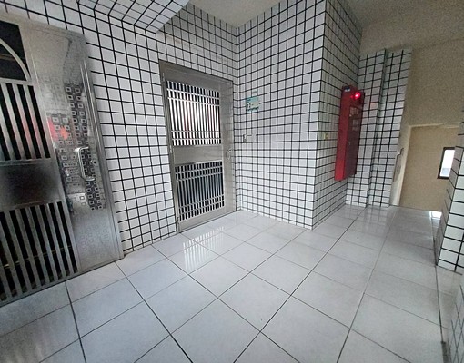 獨家~和平國小家樂福商圈3房平車美樓 - Image 10