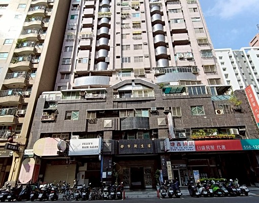 2+1房。靠近捷運、輕軌、巨蛋。明華路上 - Image 13