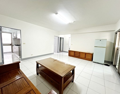 明誠/河堤商圈/翻新美美三房二衛/華廈出租 - Image 2