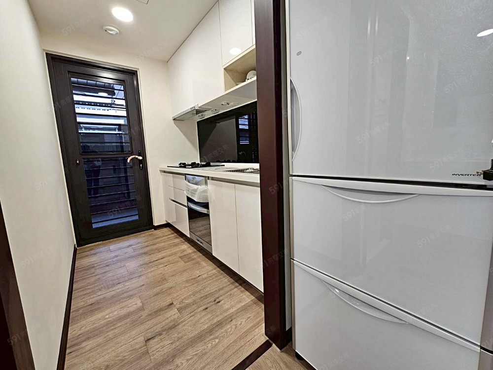 獨立廚房+瓦斯爐+日立冰箱