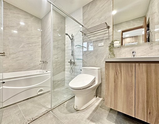 可租補❤浴缸❤大空間❤室內機車位❤近忠孝國小 - Image 14