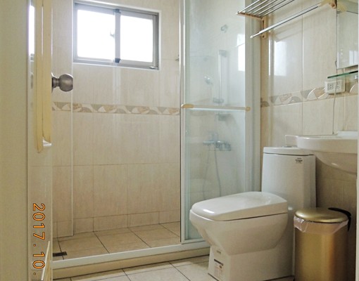 新8坪廁開窗/近高雄火車站,捷運,高醫/包網/家具齊/女性佳 - Image 12