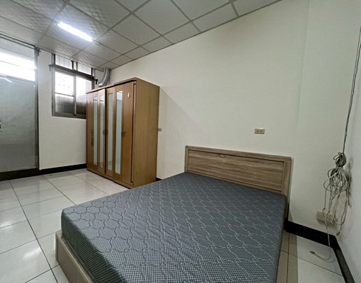 台南租屋~中華路靜巷簡約套房~102 - Image 3