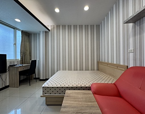 獨立陽台福田公園電梯採光優質套房E - Image 1