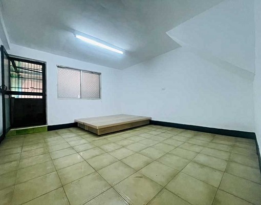 可租補入戶籍近右昌商圈及新台17臨8米街有車庫透天生活機能優 - Image 7