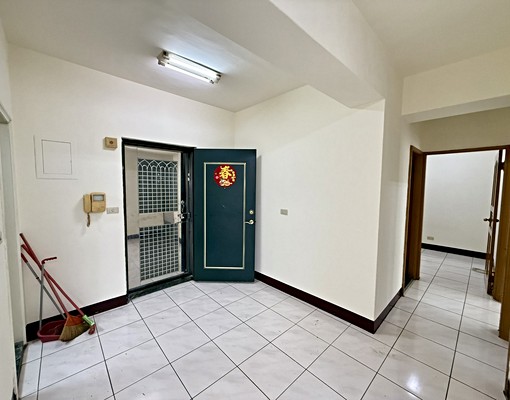 電梯三房＊屋況乾淨＊四維夜市＊光華國小＊鴻金寶＊房間皆有窗 - Image 3