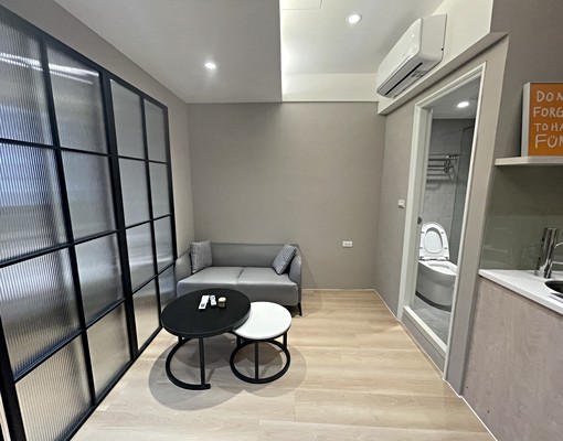 近學區火車站全新裝寬潢全新家具家電敞舒適大套房 - Image 2