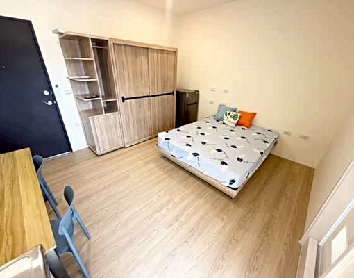 屋主自租降價~垃圾代收全新裝潢通風採光良好套房可租補獨立陽台 - Image 1