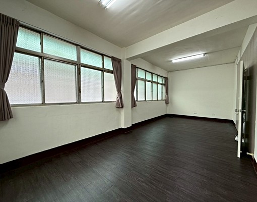 可租補入籍⭐️市中心工商公寓三樓⭐️五泰小恩 - Image 1