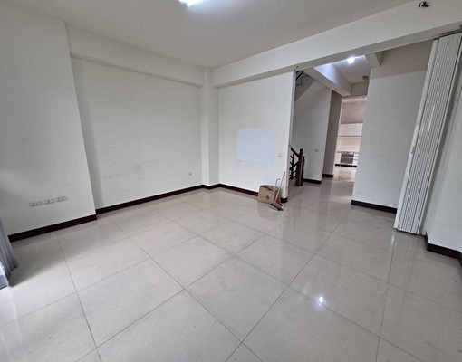 可公司行號@市中心大坪數電梯透天@租約需公證@4間套房 - Image 5