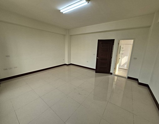 可公司行號@市中心大坪數電梯透天@租約需公證@4間套房 - Image 10