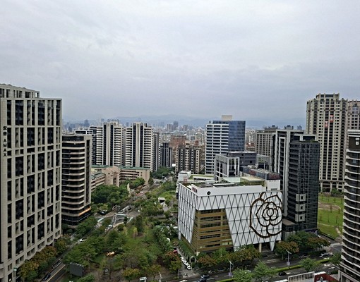 副都心捷運站旁、高樓視野景觀☆宜住家、辦公,傢俱.家電全 - Image 9