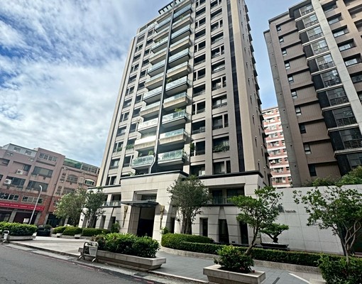 可戶籍報稅✨平面雙車✨高質感社區四房✨浴缸✨稀有物件 - Image 1