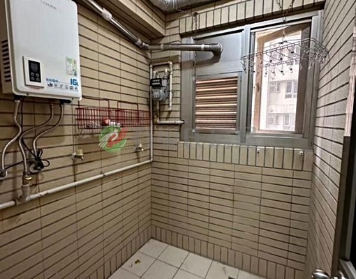 灣頂兩房車近輕軌新市一路站旁 - Image 12