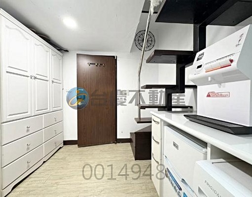 鼎山家樂福．歐風樓中樓．近輕軌．機車位B1 - Image 3