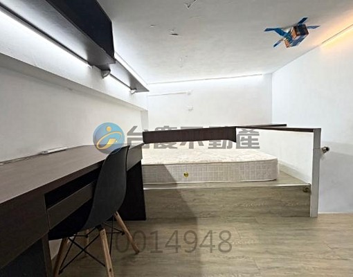 鼎山家樂福．歐風樓中樓．近輕軌．機車位B1 - Image 8