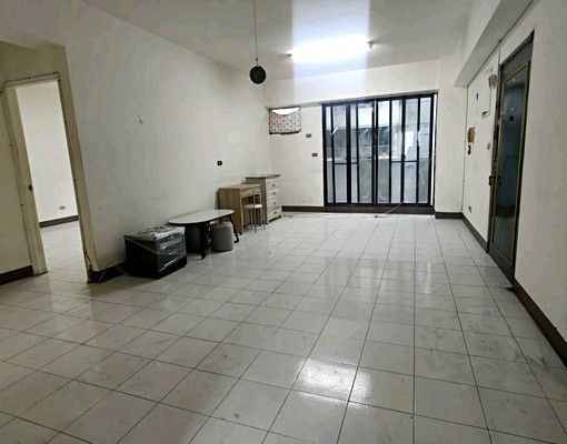 五甲瑞隆~電梯美三房~油漆中 - Image 1