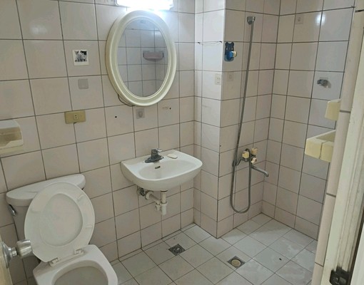 五甲瑞隆~電梯美三房~油漆中 - Image 4