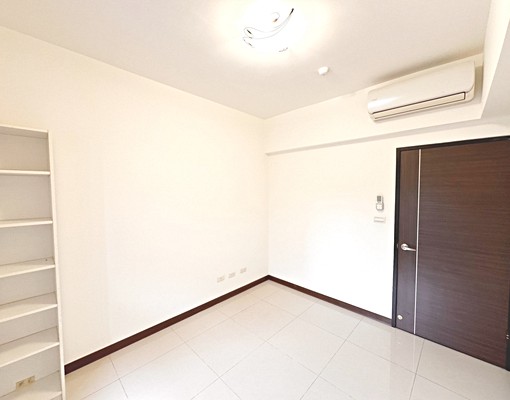 中山醫院超優質三房綠景第一排平車 - Image 1