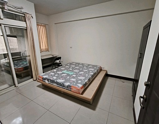 近頭份交流道陽台套房 - Image 2