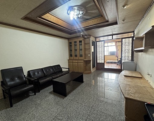 小港舒適住家-坪數夠大採光極佳附傢具 - Image 1